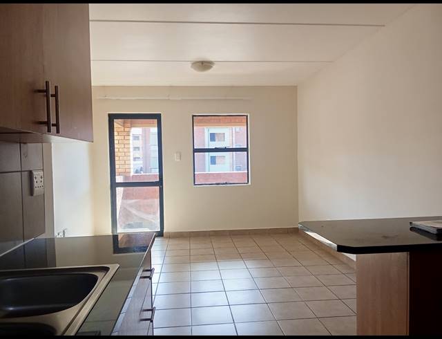 2 BEDROOM TOWNHOUSE FOR SALE IN KIBLER PARK